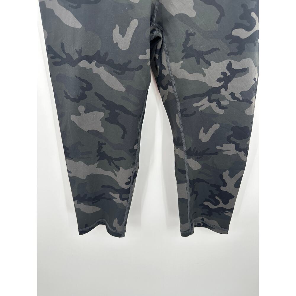 Zyia Active Women 14-16 Green Camo Cropped Capri Leggings Nylon Spandex Blend - Picture 3 of 7